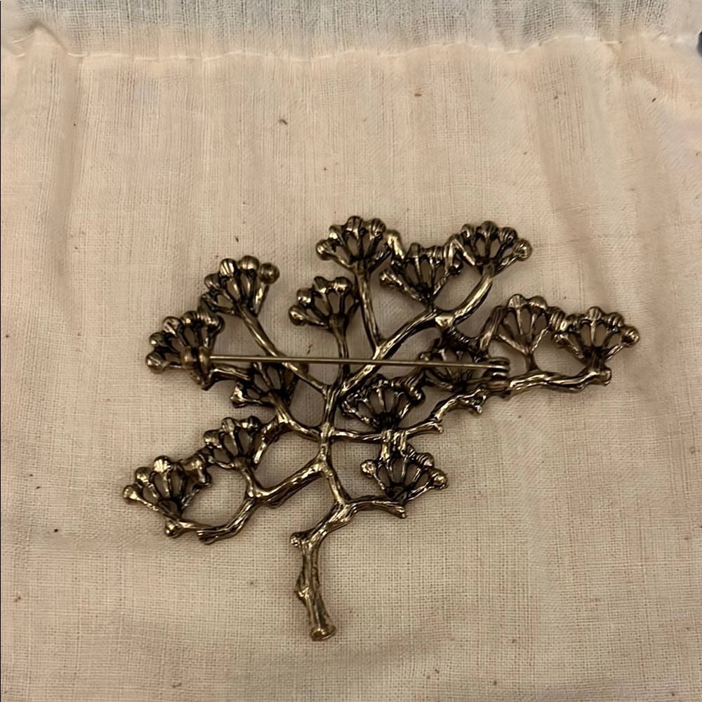 Chloe + Isabel Gold Accessory Brooch Pin - Picture 2 of 3